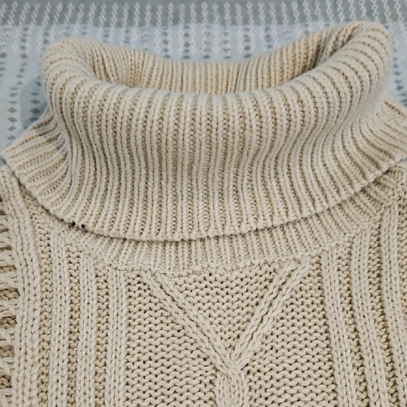 Cozy Cream Turtleneck Sweater - Picture 4 of 11